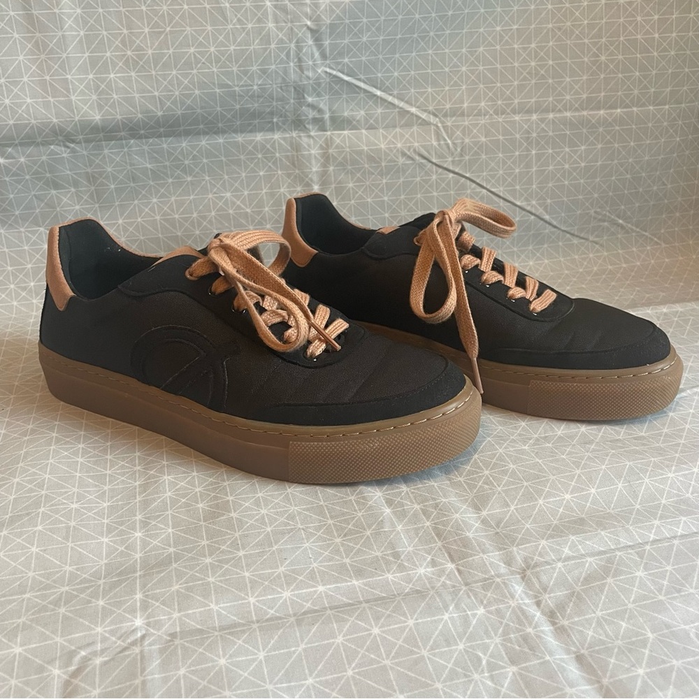 NWOT LOCI x Nikki Reed Eight Sneakers in Black/Tan Gum 38